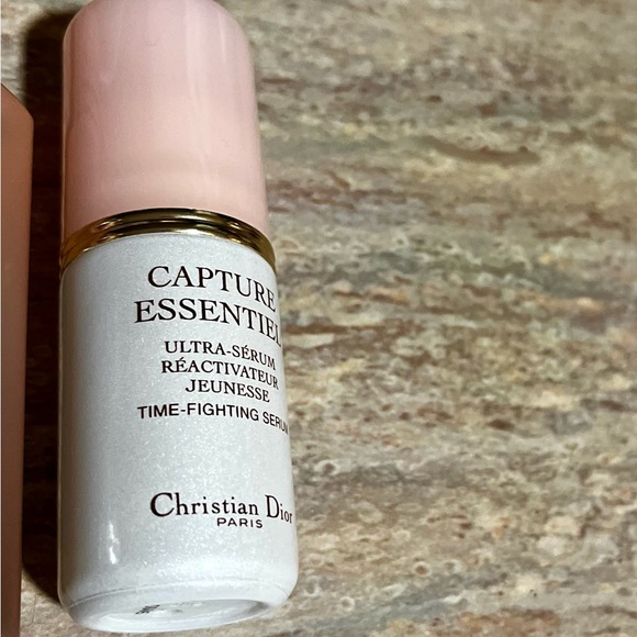 New Christian Dior 4-piece skincare bundle set with cosmetic bag - Picture 15 of 16